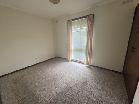 Beautiful Three Bedroom House - Photo 2