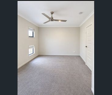 Immaculate spacious 4 bedroom townhouse with pool. - Photo 5