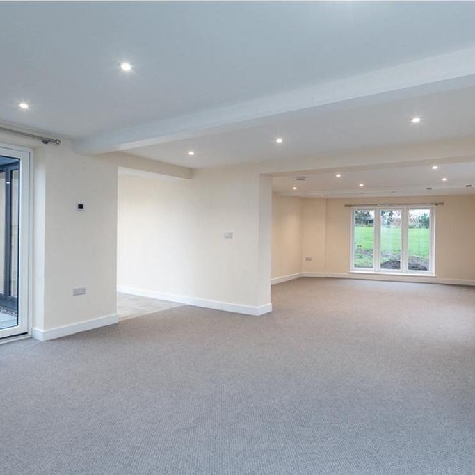 4 bedroom detached house to rent - Photo 1