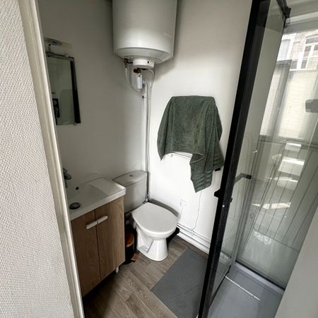 A LOUER Studio meublé situé Rue Caumartin à Lille réf G682-2 - Photo 3