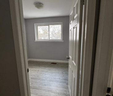 49 Doncaster Drive #Upper - Photo 2