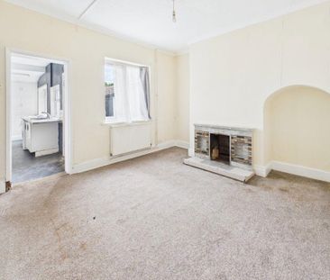 4 bedroom semi-detached house to rent - Photo 3