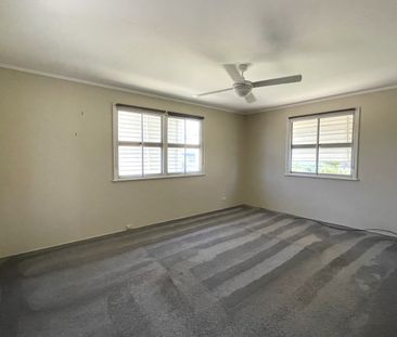 COMFORTABLE 3 BEDROOM PROPERTY WITH OPEN-PLAN LIVING - Photo 3