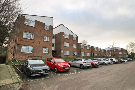 1 bed flat to rent in Vega Road, Bushey, WD23 - Photo 5