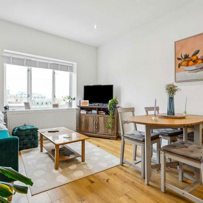 3 bedroom flat to rent - Photo 1