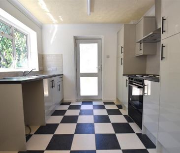 2 bedroom semi-detached bungalow to rent - Photo 4