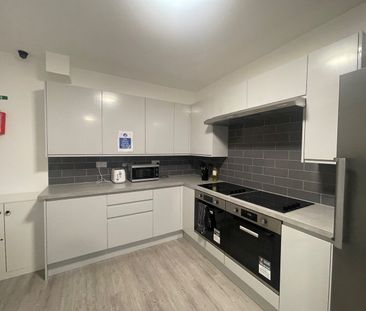 Room in a Shared House, Greyhound Hill, NW4 - Photo 5