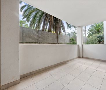 Two Bedroom Apartment in Great Location. - Photo 4