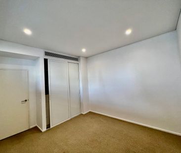 Luxurious 3 bedrooms Living in Camperdown's Heart - Photo 4