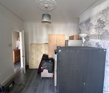 4 Bed Terraced House, Kingsdown Road, E11 - Photo 6