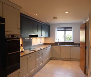 Hunters Close, Epsom - Photo 6