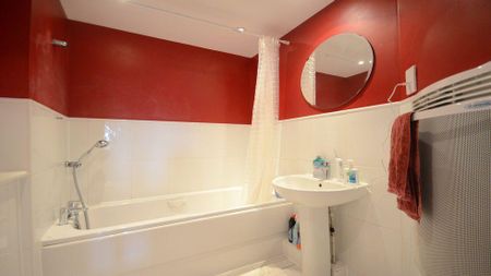 2 bedroom flat to rent - Photo 5