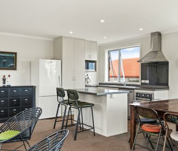 A home of elegance, ease and true tranqulity - Photo 5