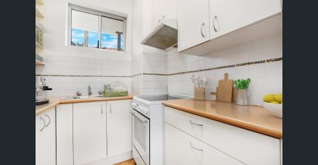 100 METRES FROM BALMORAL BEACH - Photo 4