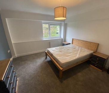 3 bedroom flat to rent - Photo 3