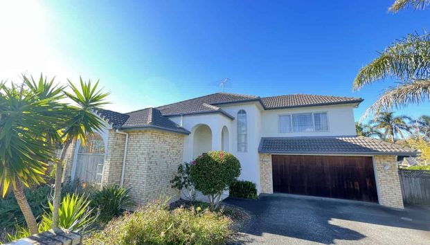 Hard to find a warm and solid home? You can stop hunting now! - Photo 1