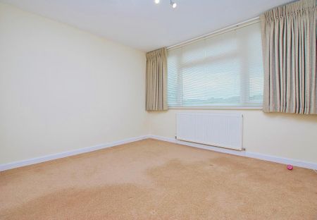 4 bedroom bungalow to rent - Photo 2