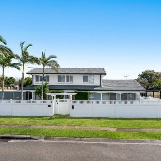 Beautifully Renovated Family Home with Pool in Prime Bayside Location - Photo 1