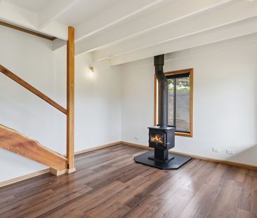 Charming 2-Bedroom Tiny Home - Photo 3