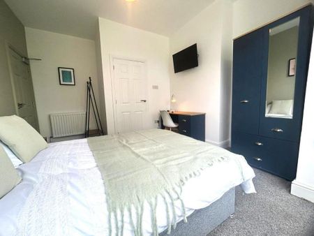 1 bedroom in a house share to rent - Photo 2