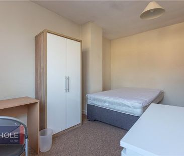 4 bedroom terraced house to rent - Photo 4