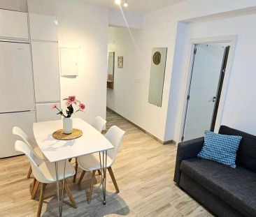 Alquiler de piso en Calle Armengual de la Mota - Photo 2