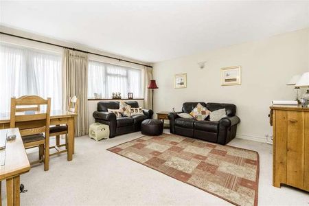Harriet Way, Bushey, WD23 - Photo 2