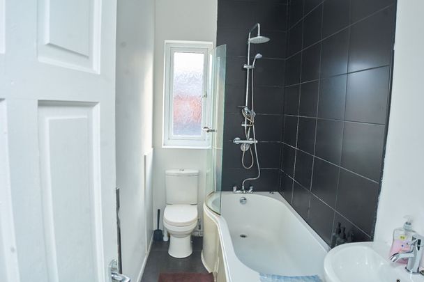 Room in a Shared House, Manchester, M40 - Photo 1
