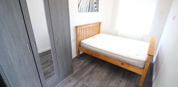 Dudley Road, Feltham - Photo 2