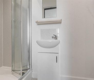 1 bedroom in a house share to rent - Photo 6