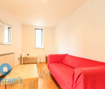 References Pending - 2 bed Apartment - Photo 2