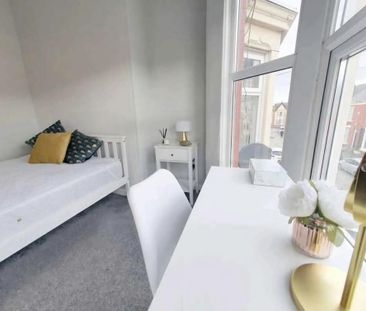 1 bedroom in a house share to rent - Photo 2