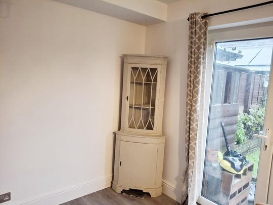 4 bedroom semi-detached house to rent - Photo 1