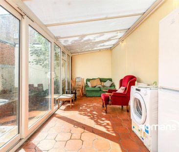 1 bedroom in a house share to rent - Photo 2