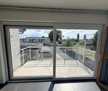 Appartement te huur in Zelzate voor € 900 met 2 slaapkamers - foto 2