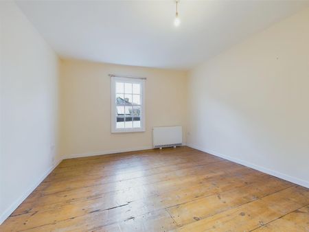 Three bed flat to rent in Church Street, Launceston, PL15 - Photo 4