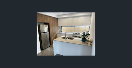 FAMILY HOME WITH SEPARATE LOUNGE ROOM - Photo 5