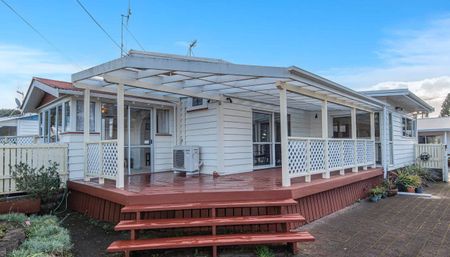 Three Bedroom Home in Kensington - Photo 4