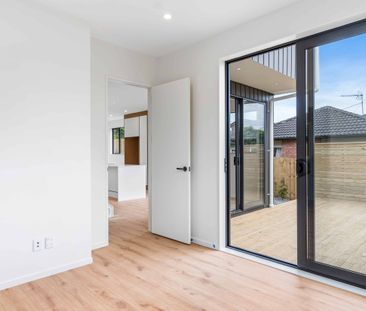 Modern Luxury - Unbeatable Location - Photo 3