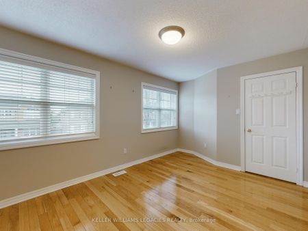 Detached Home For Lease | W8147378 - Photo 5