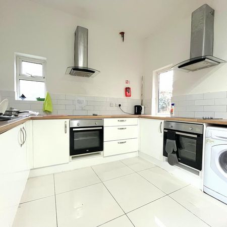 6 bedroom house of multiple occupation to rent - Photo 3