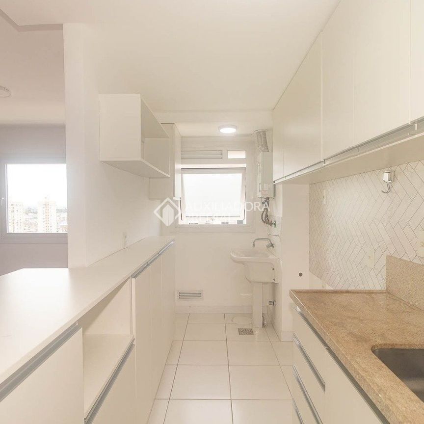 Apartamento com 2 quartos e 61m² para alugar em São Sebastião, Porto Alegre. - Photo 1