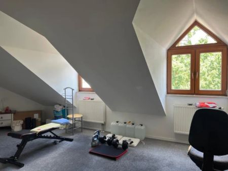 Brück Immobilien - *Vermietung* Große 3-Zi.-Dachgeschosswohnung mit sep. Gäste-WC - Photo 2