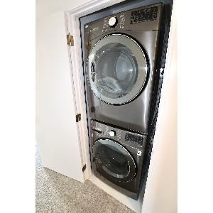 4 Bed 3.5 Bath Townhouse in Garneau Perfect for Students! - Photo 5