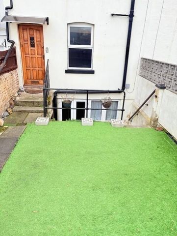 1 bedroom in a house share to rent - Photo 5