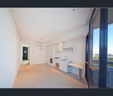 Stunning 1 Bedroom Apartment - Photo 3