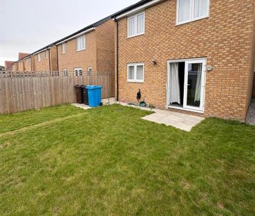 4 bedroom detached house to rent - Photo 1