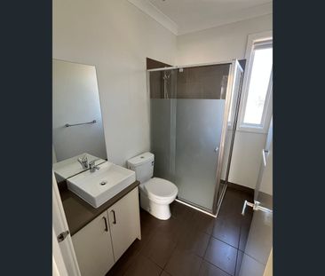 51 Clarendon Avenue, Craigieburn, Vic 3064 - Photo 2