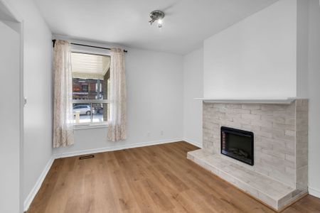 For Lease - 2346.5 Queen Street Unit# Main, Toronto, Ontario - Photo 5