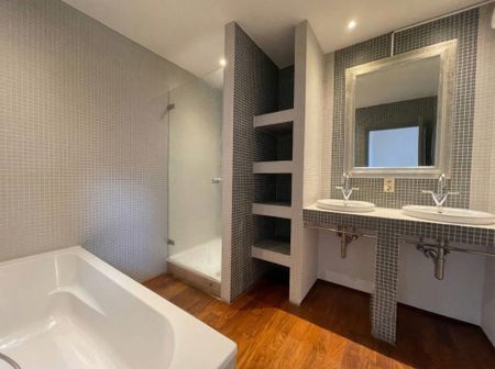 Gelijkvloers appartement met terras in historisch centrum - Photo 5